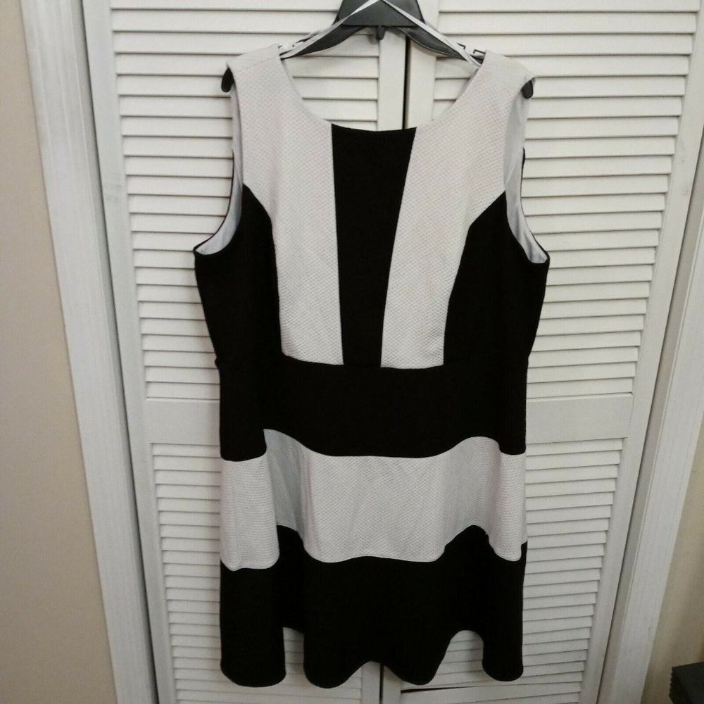 Emma And Michelle Womens Plus Dress Size 22W Sleeveless Fit & Flare Black White